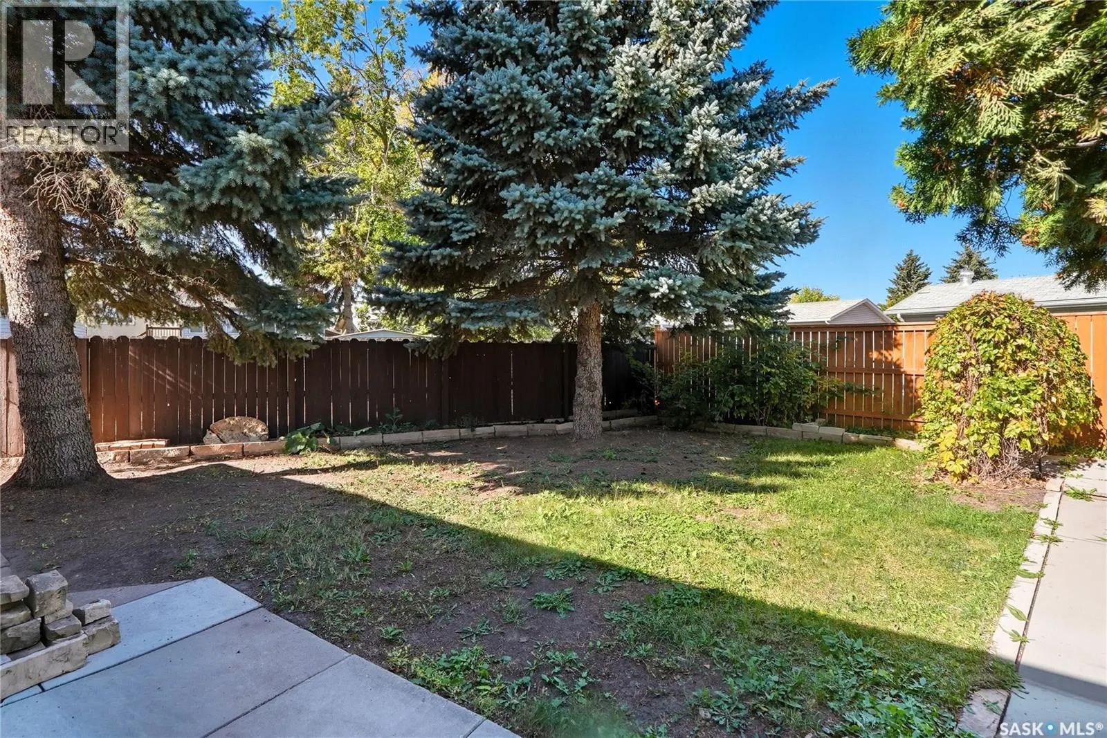 405 Lloyd CRESCENT