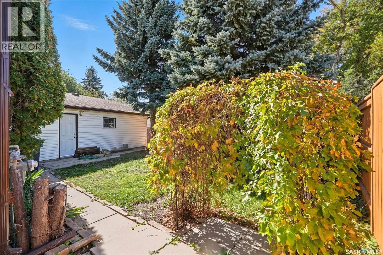405 Lloyd CRESCENT