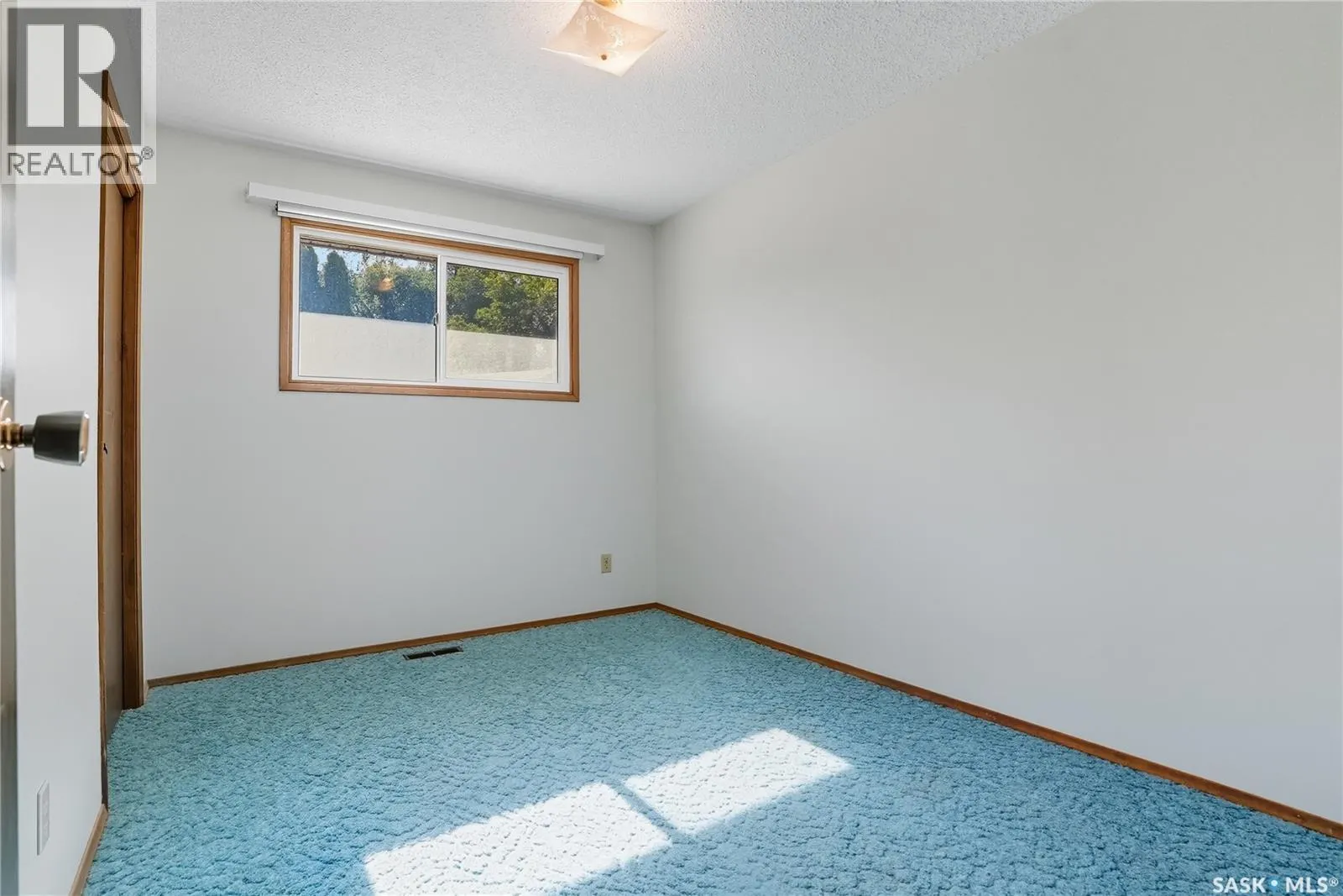 405 Lloyd CRESCENT