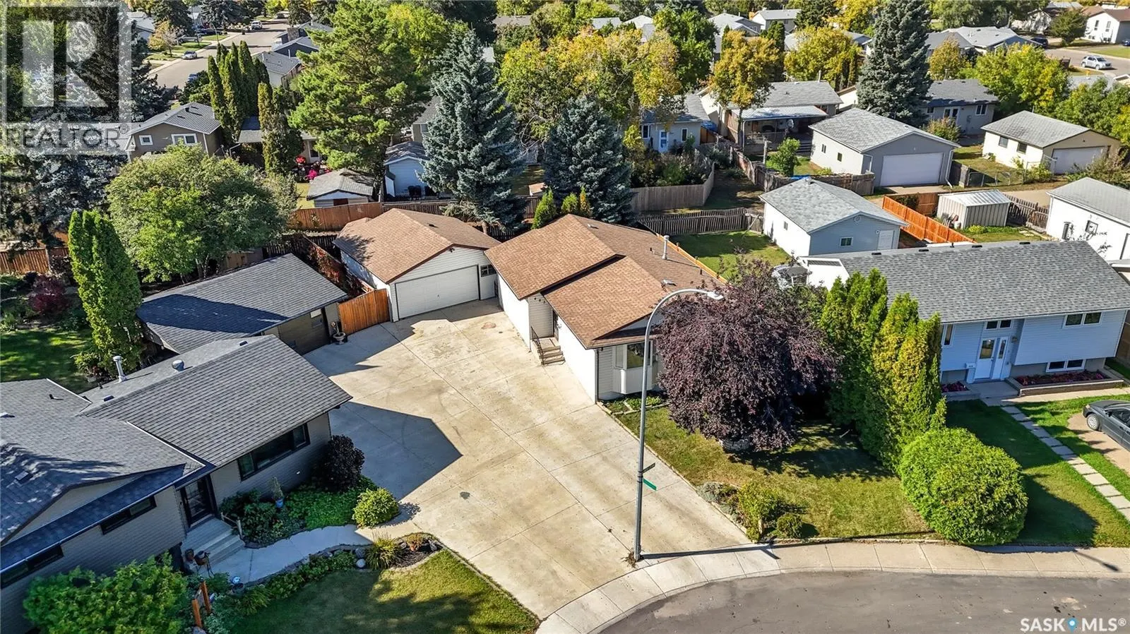405 Lloyd CRESCENT