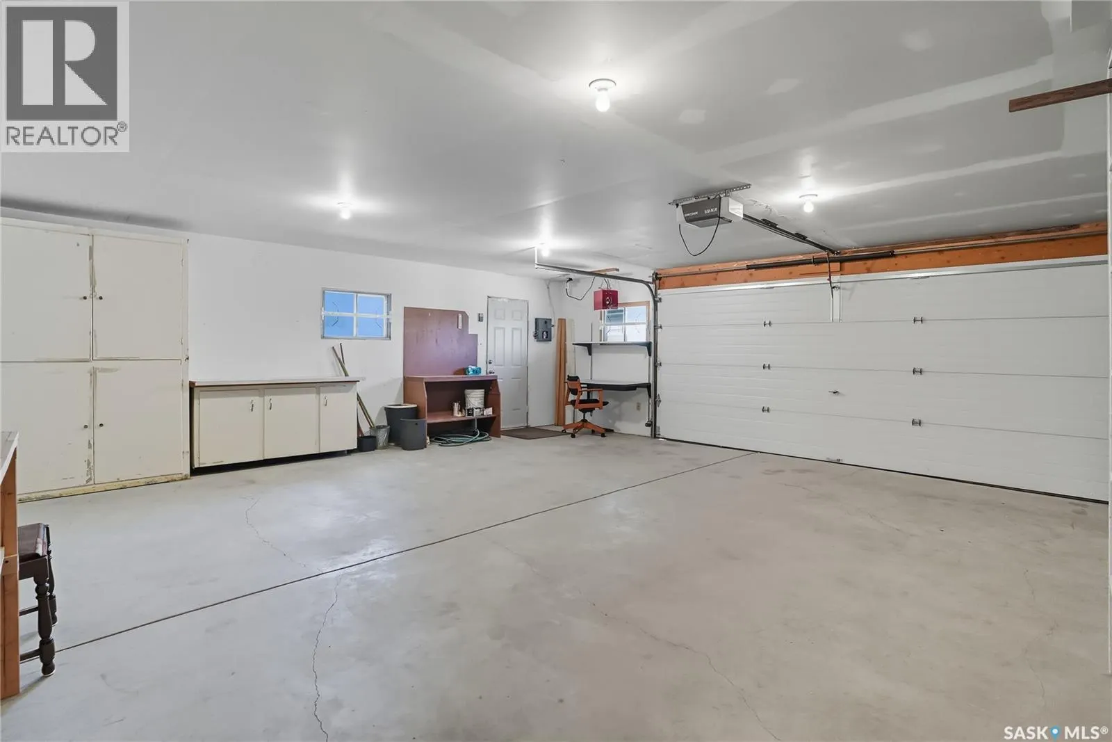 405 Lloyd CRESCENT