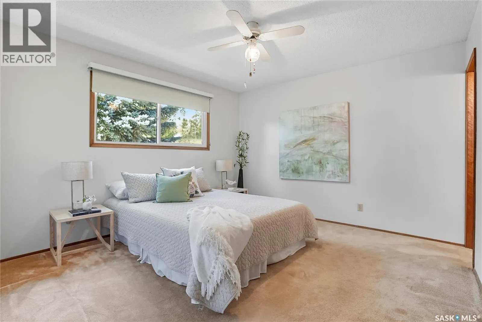 405 Lloyd CRESCENT