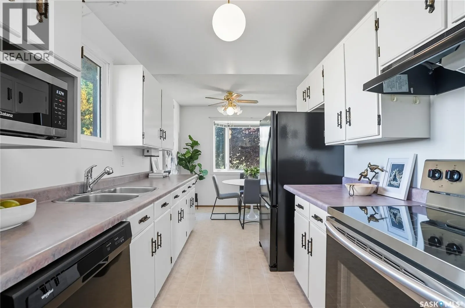 405 Lloyd CRESCENT