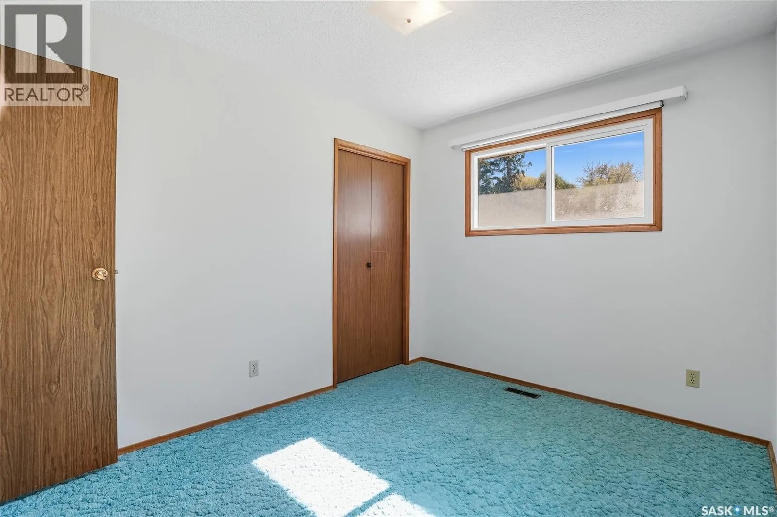 405 Lloyd CRESCENT