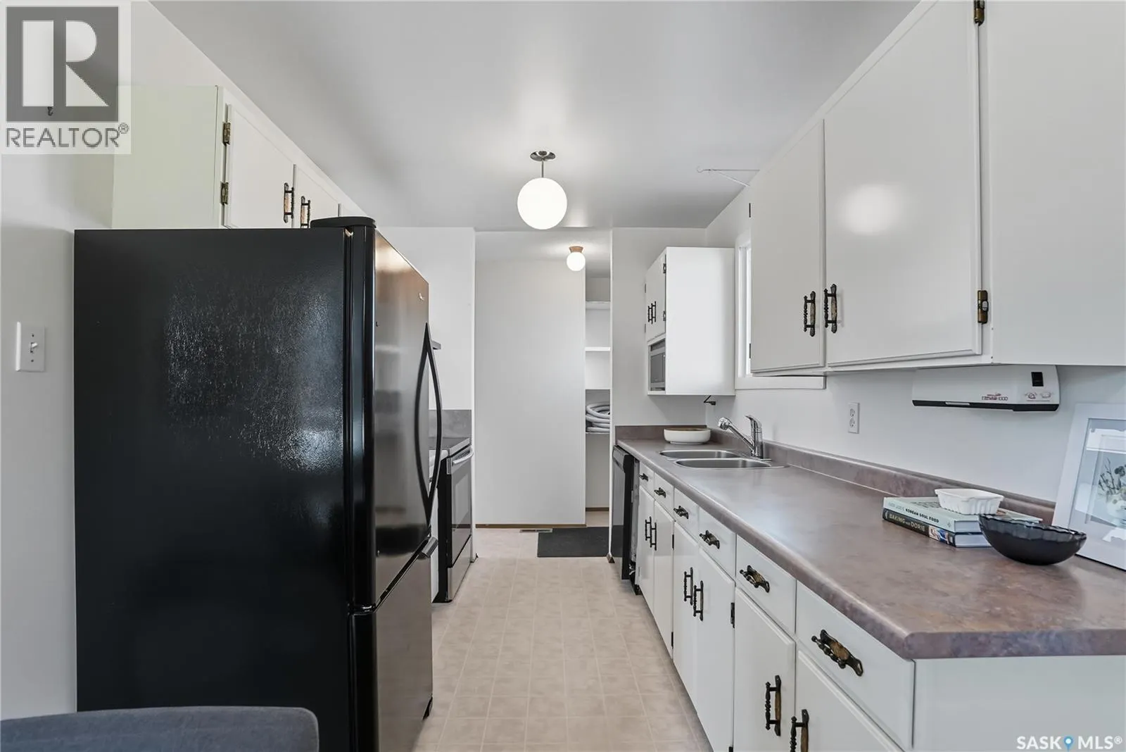 405 Lloyd CRESCENT