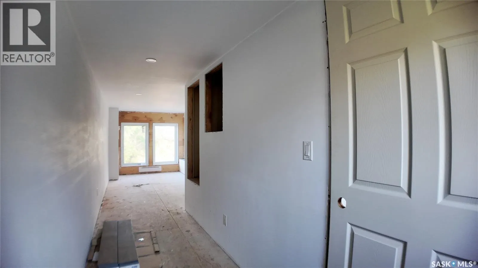 6 1st AVENUE E