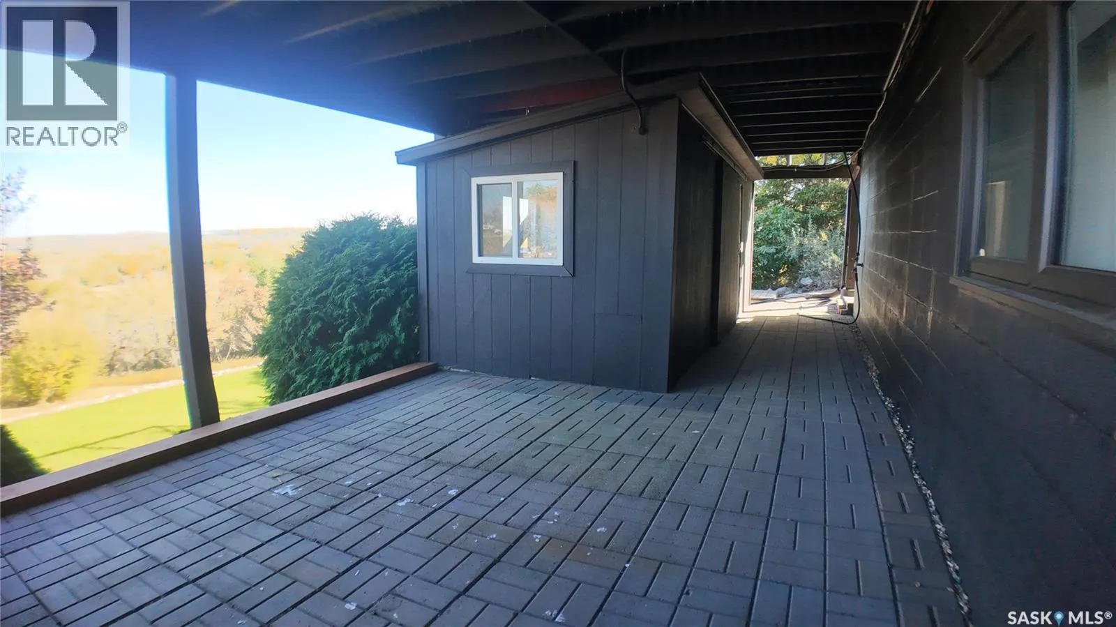 6 1st AVENUE E