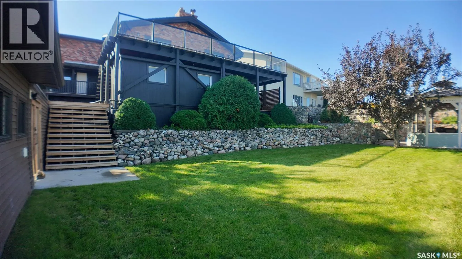 6 1st AVENUE E