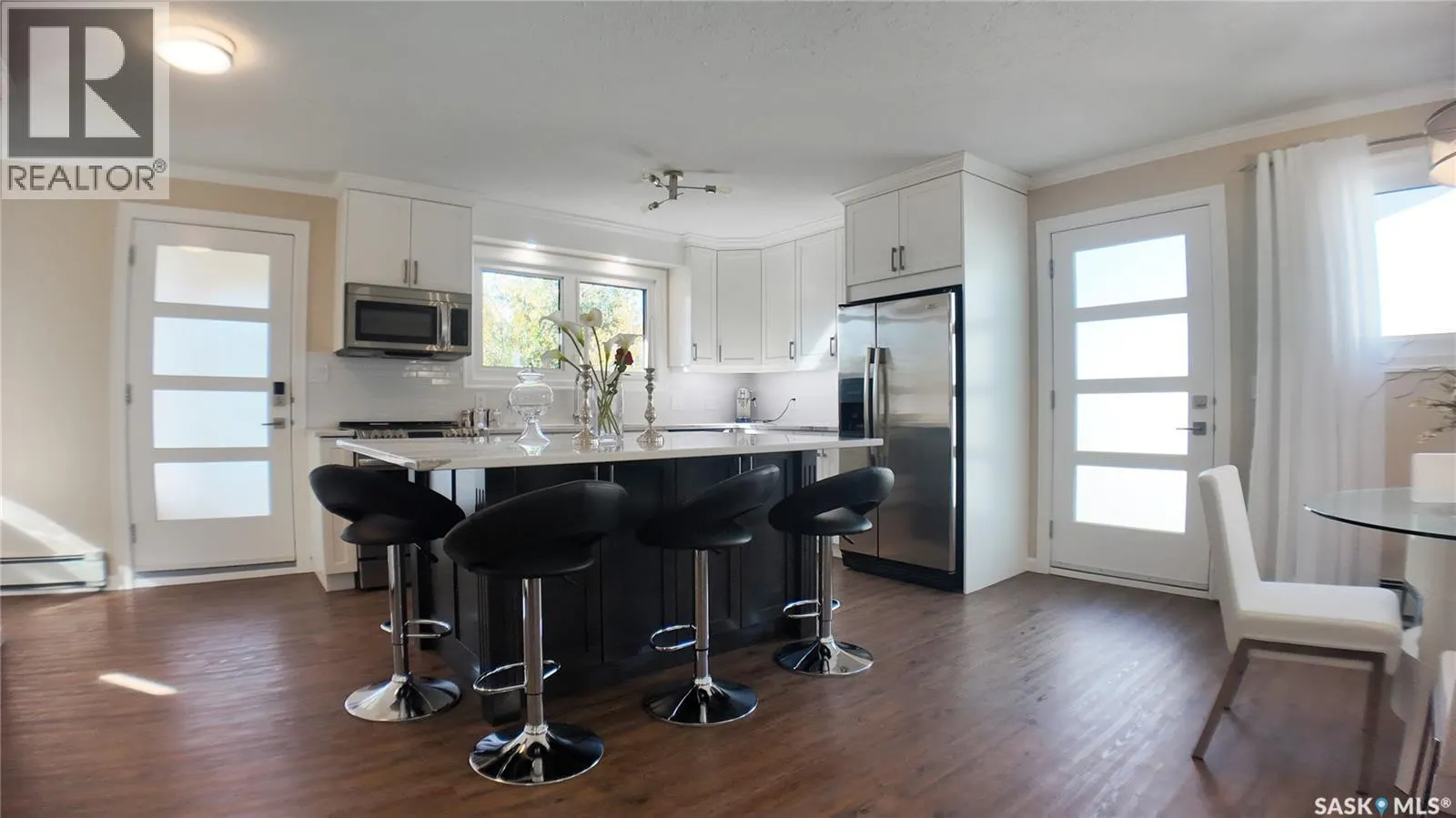 6 1st AVENUE E