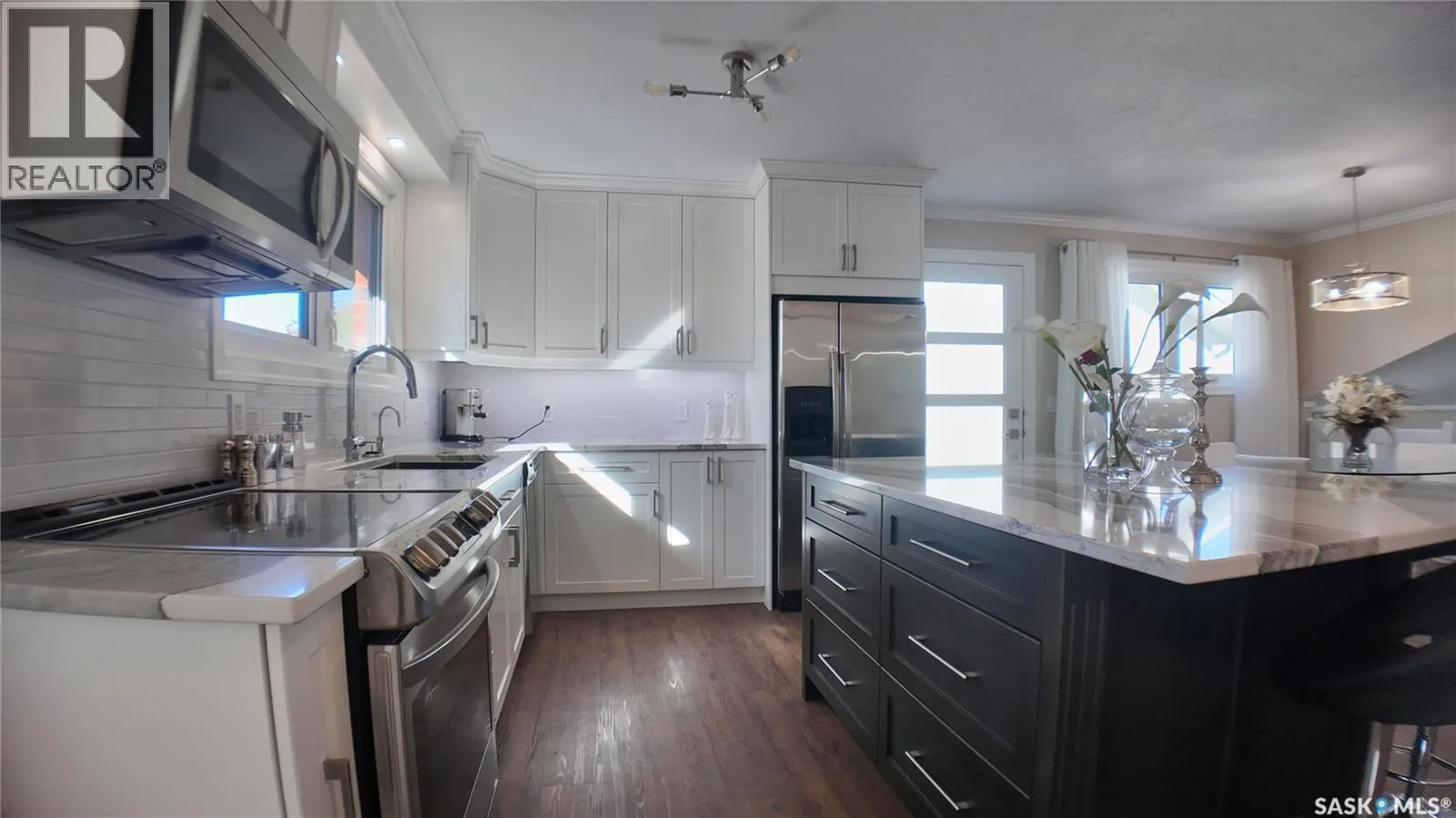 6 1st AVENUE E