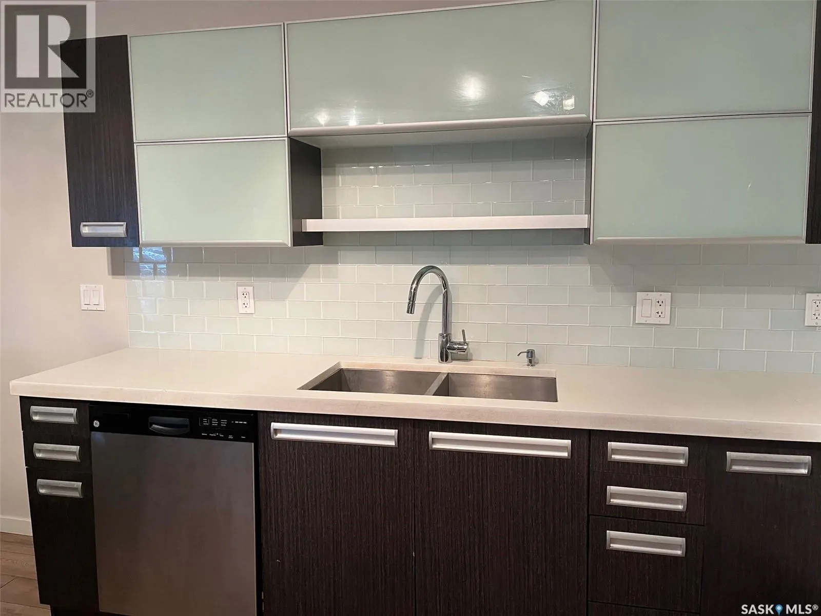 117 1610 Dakota DRIVE
