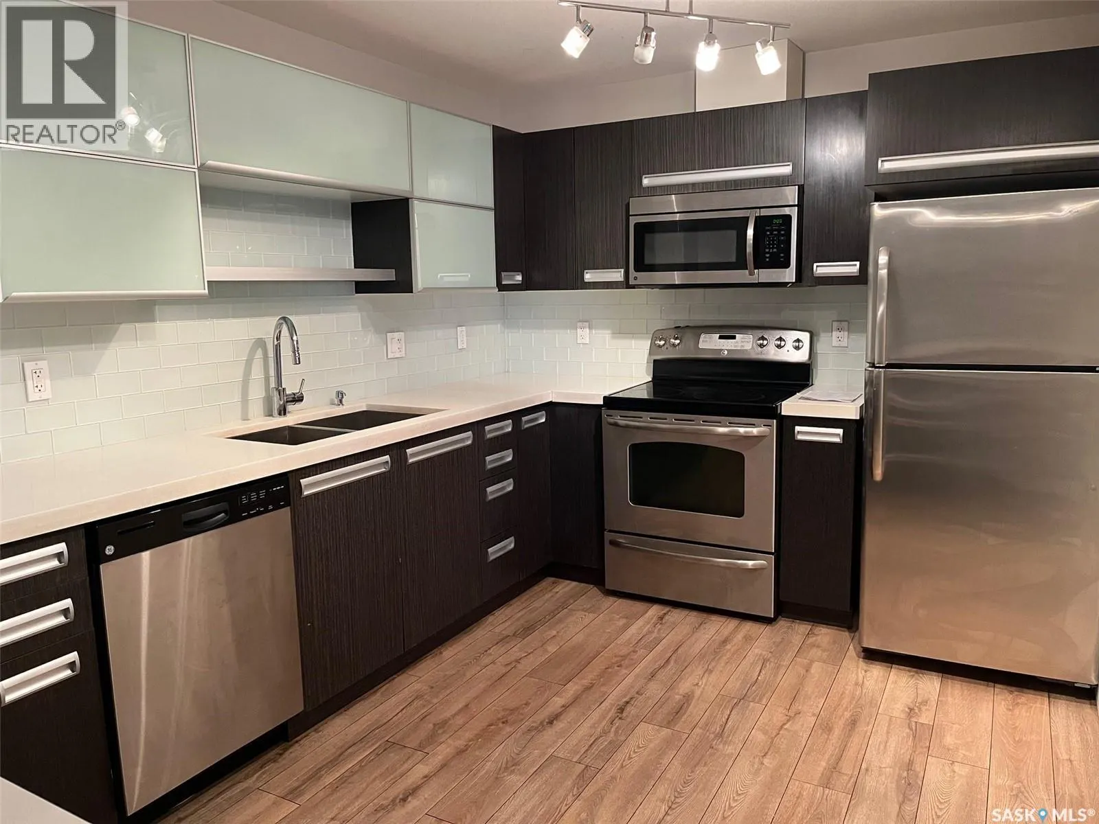 117 1610 Dakota DRIVE