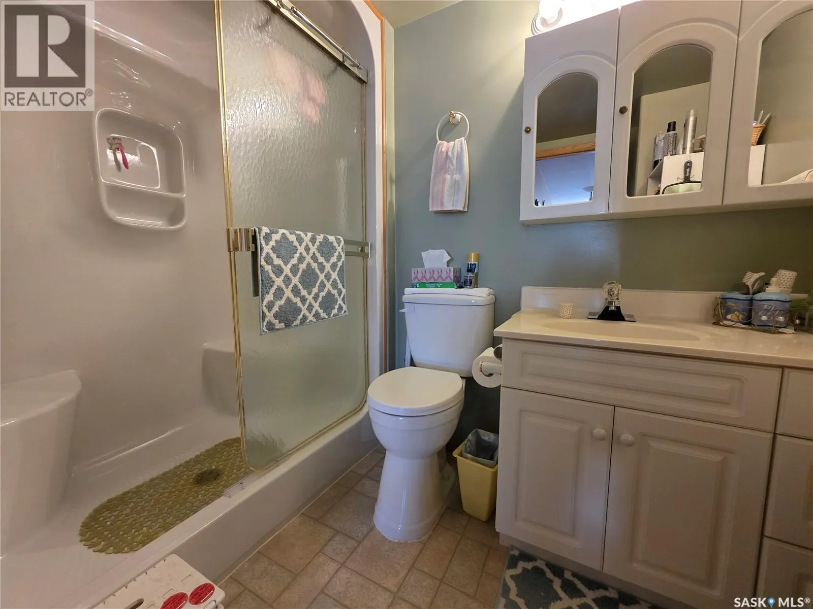307 230 Lister Kaye CRESCENT