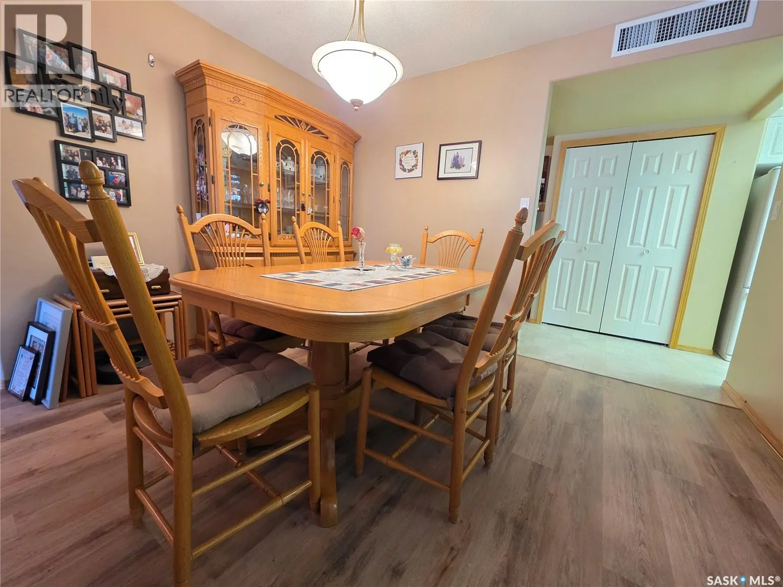 307 230 Lister Kaye CRESCENT