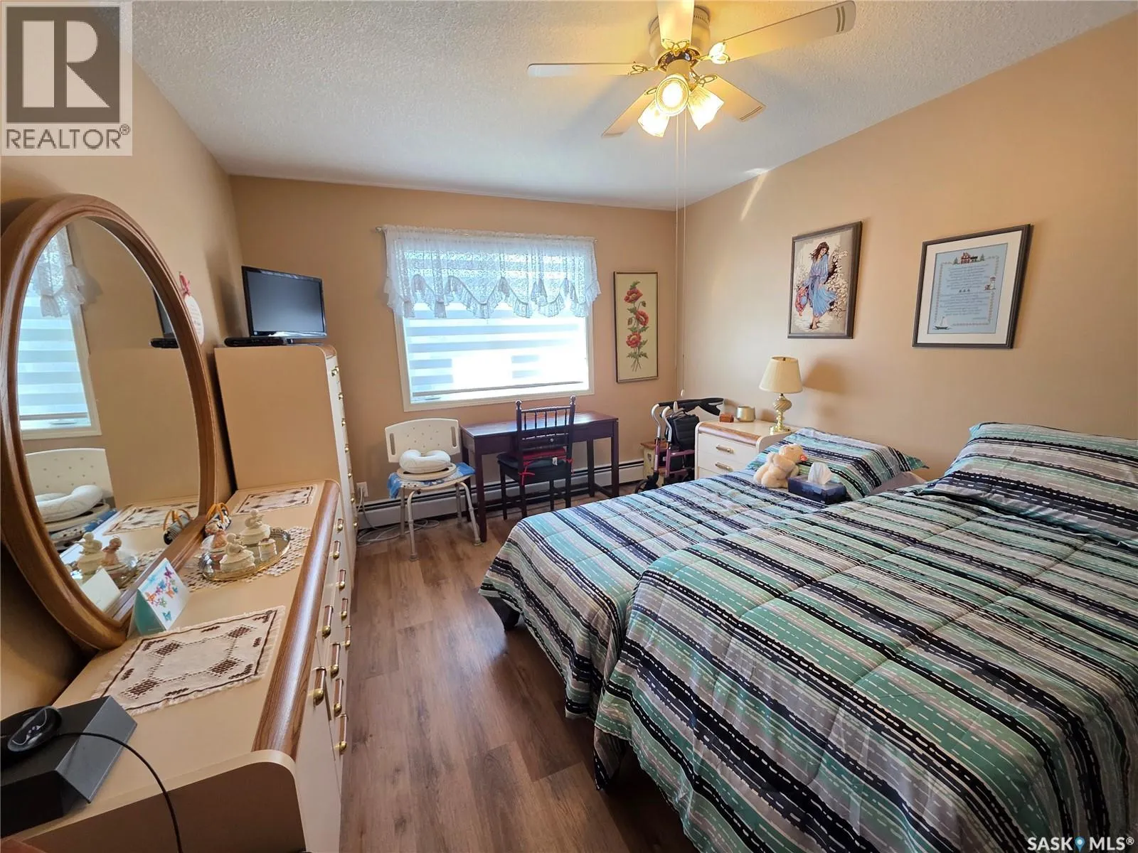 307 230 Lister Kaye CRESCENT
