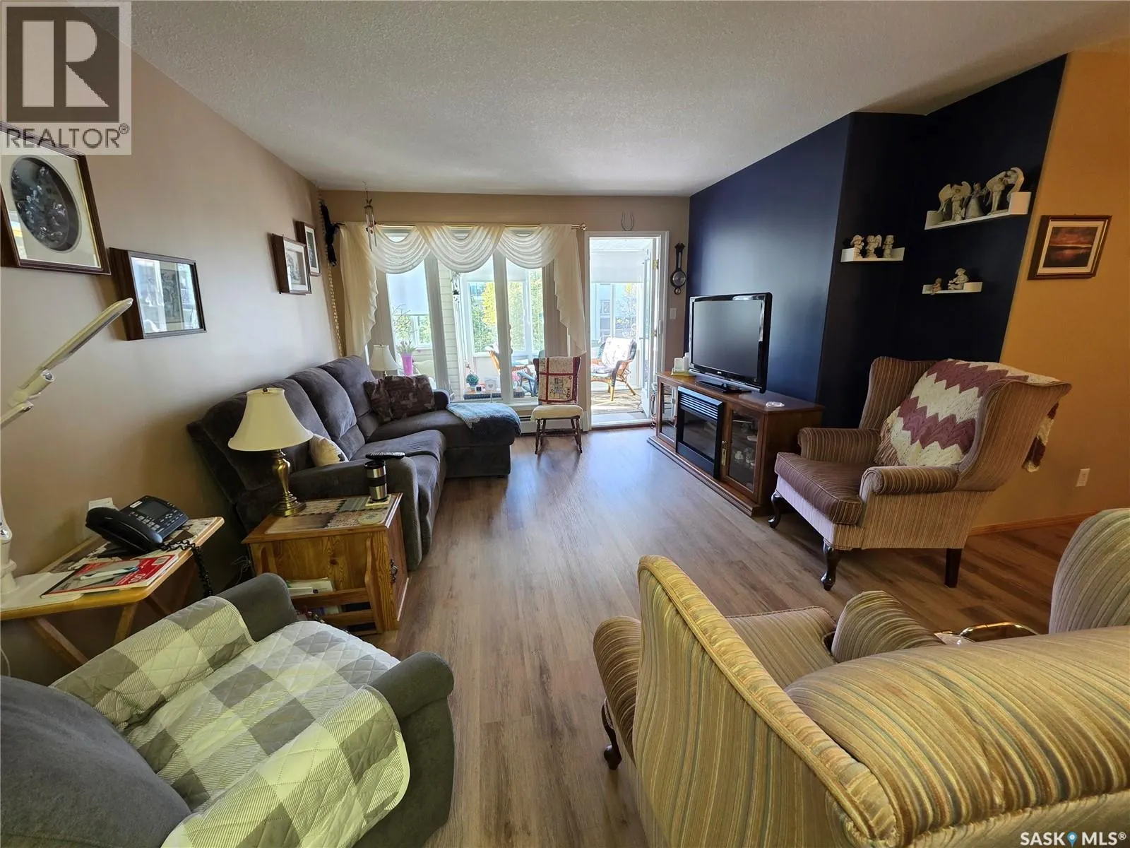 307 230 Lister Kaye CRESCENT