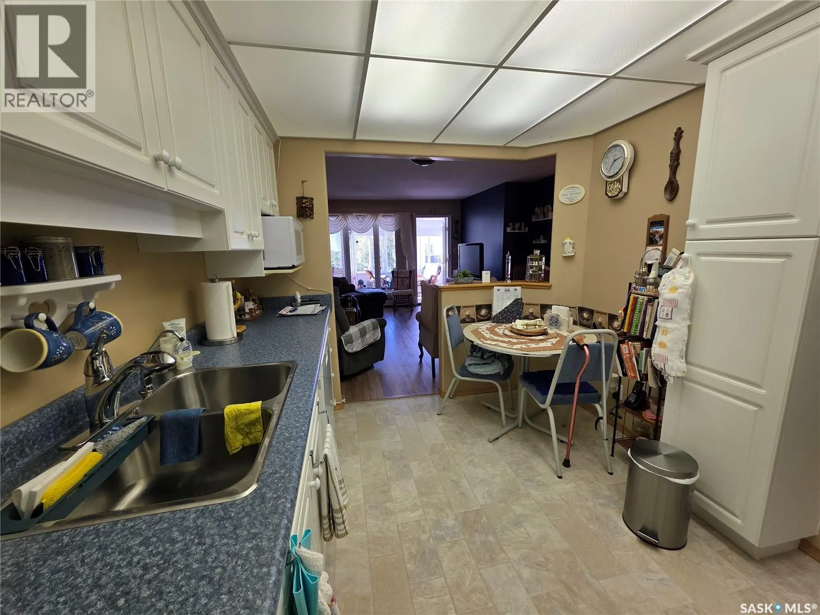 307 230 Lister Kaye CRESCENT