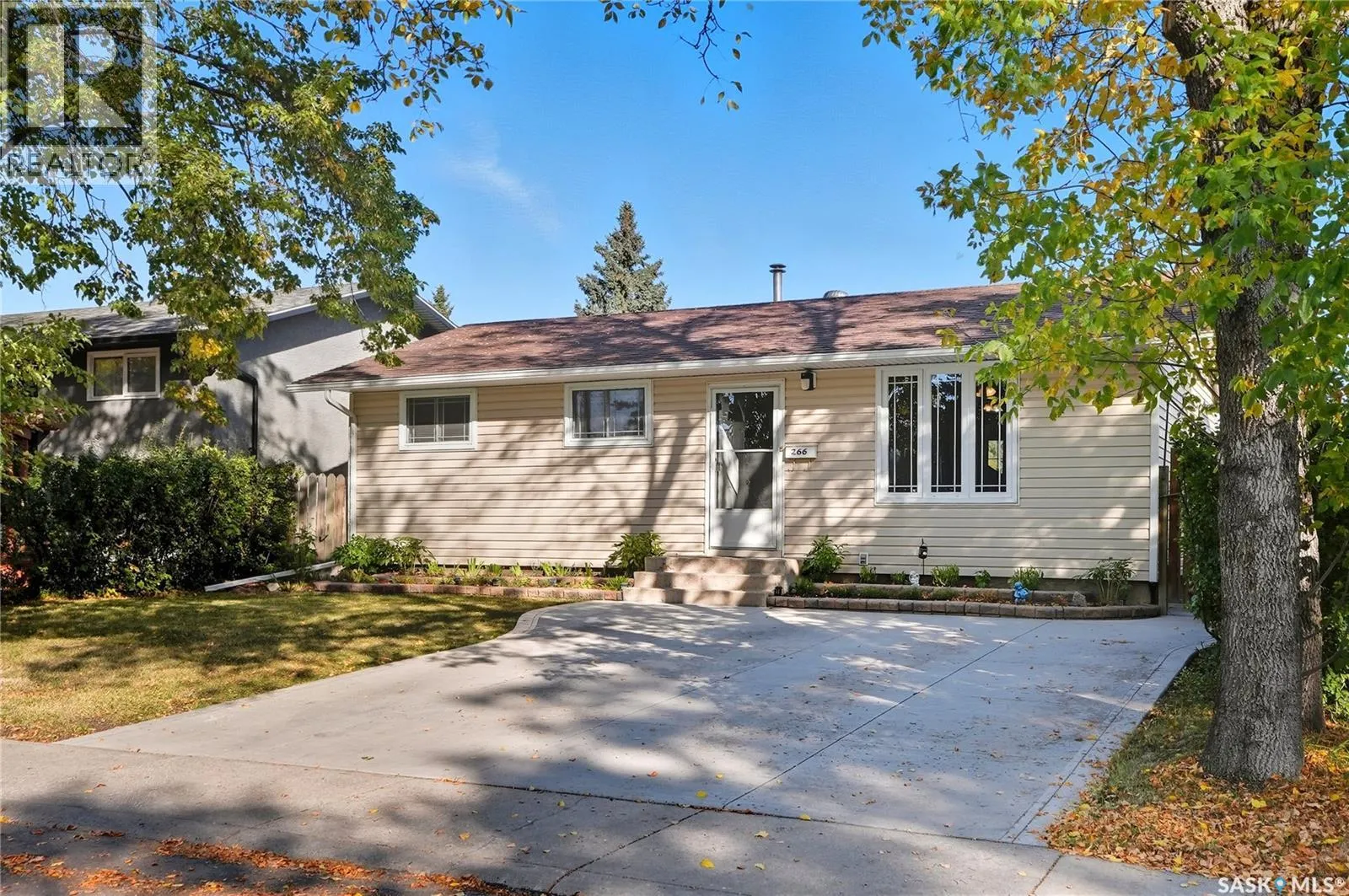 266 Lloyd CRESCENT