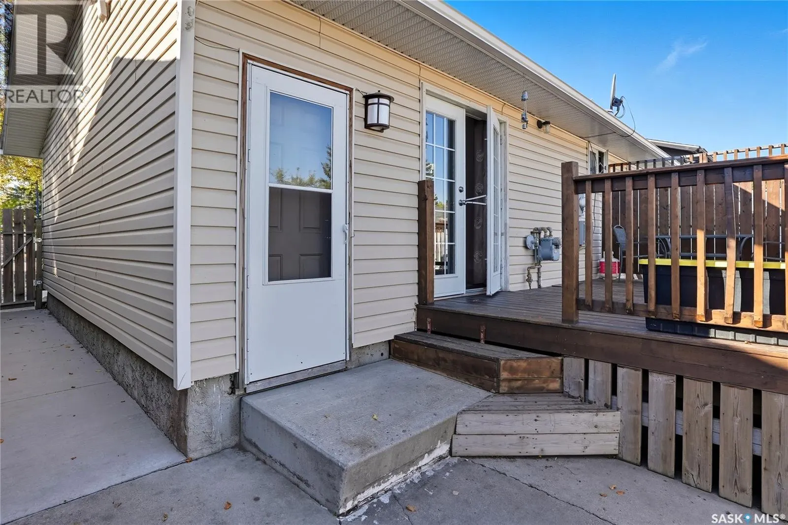 266 Lloyd CRESCENT