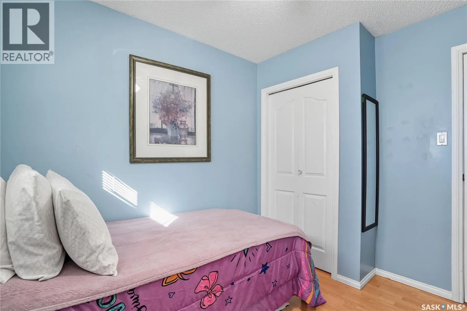 266 Lloyd CRESCENT
