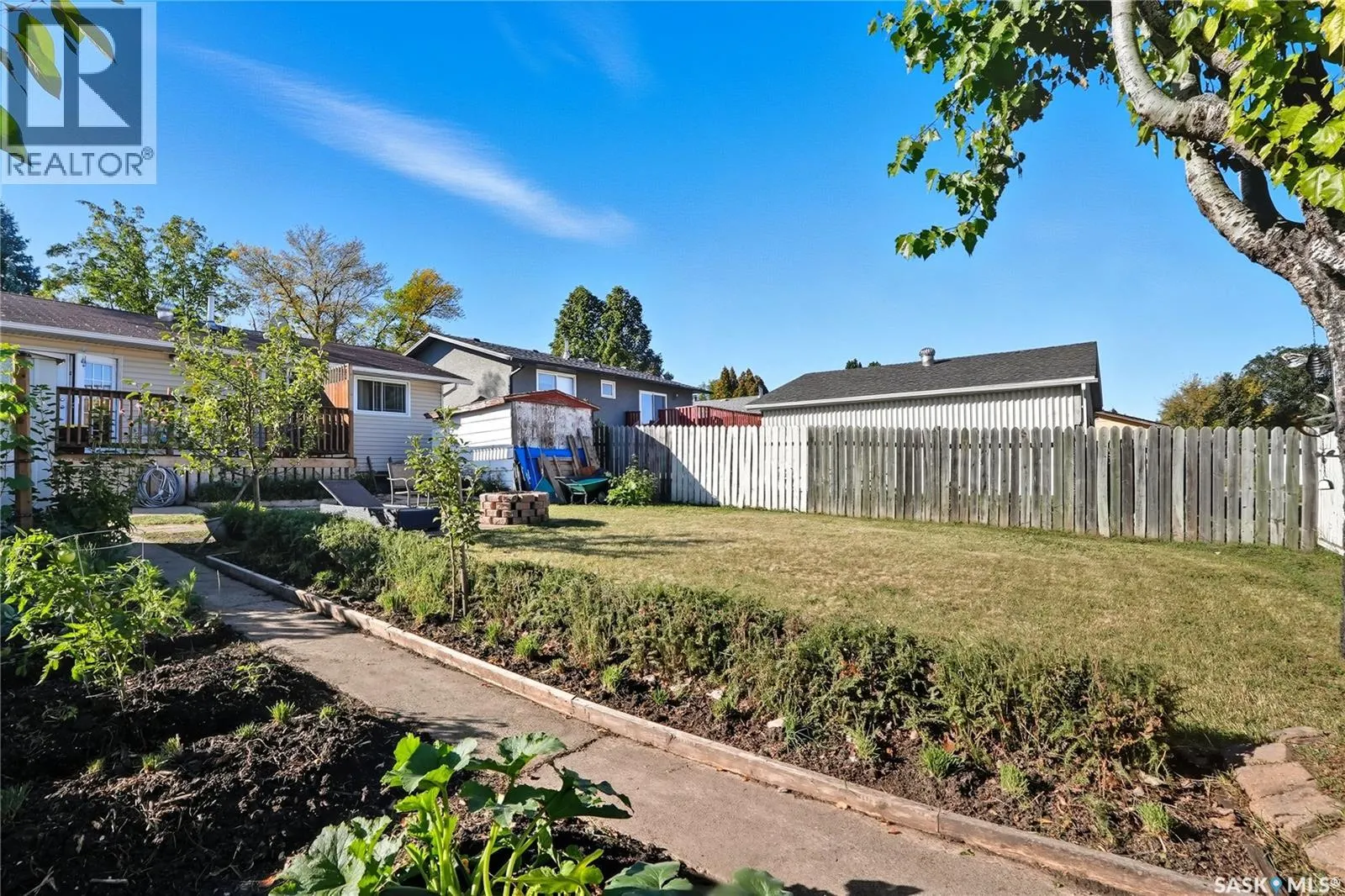 266 Lloyd CRESCENT