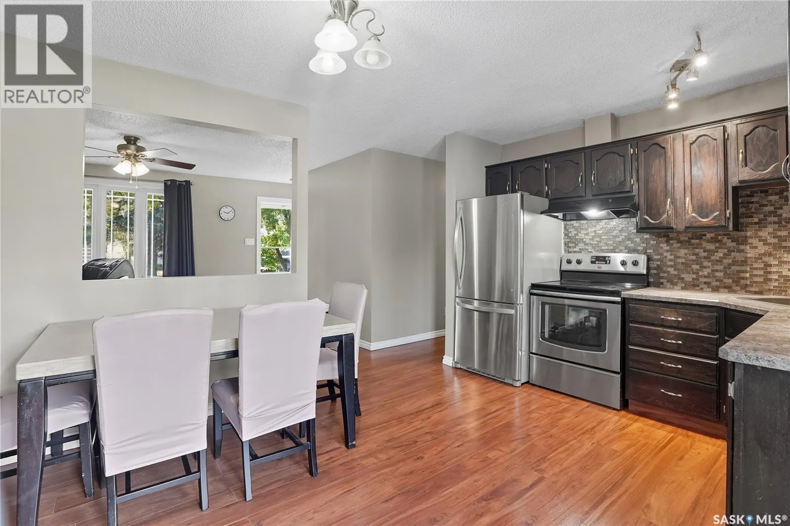 266 Lloyd CRESCENT