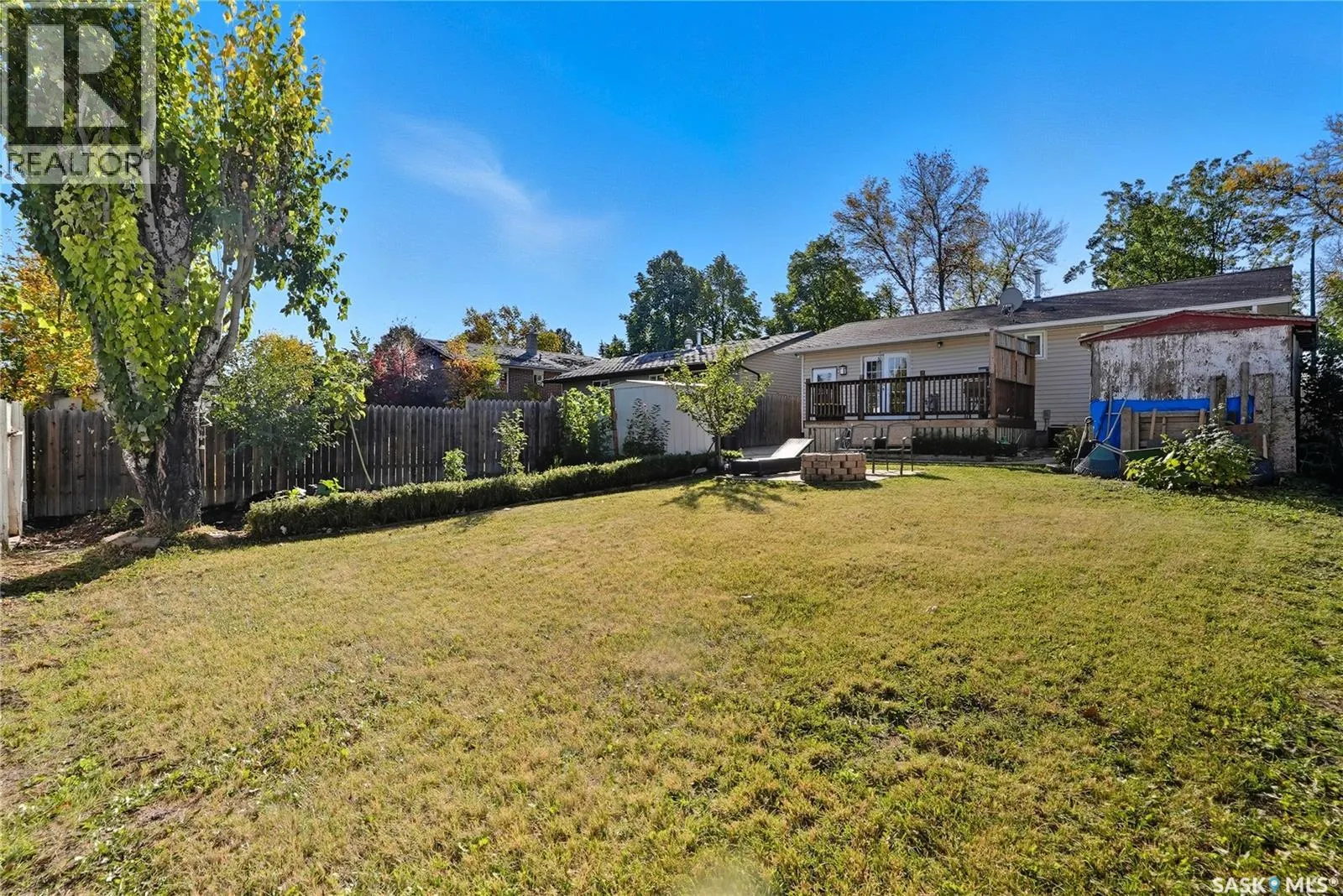 266 Lloyd CRESCENT