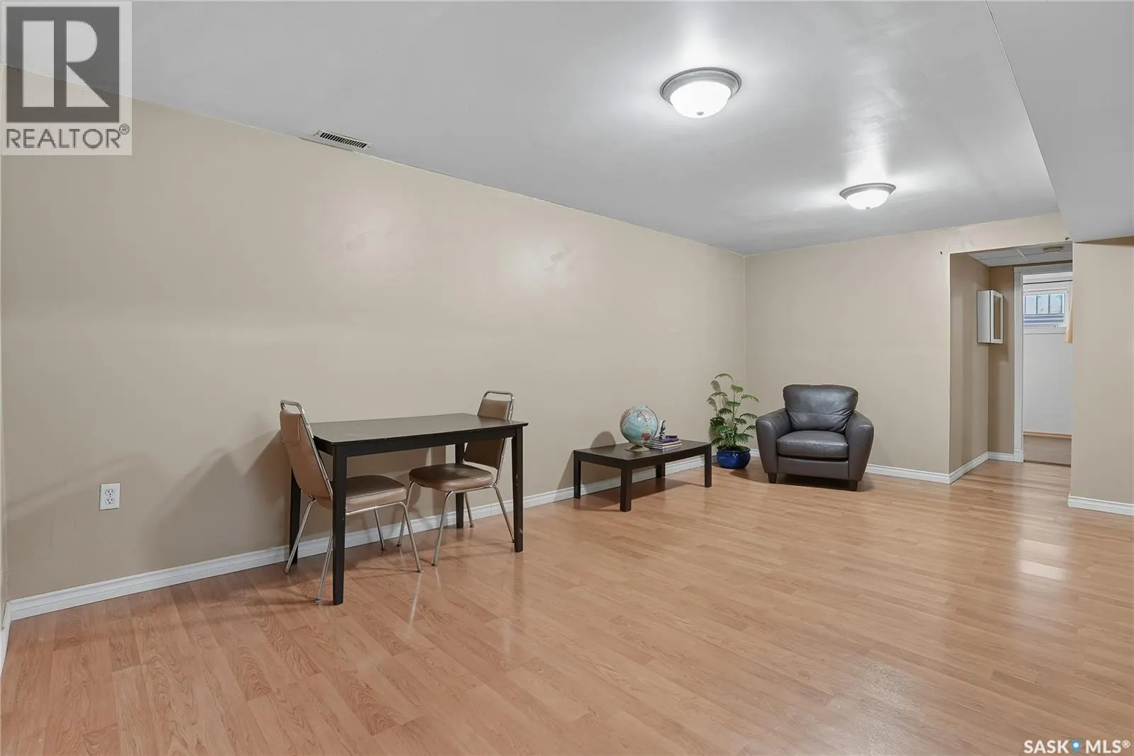 266 Lloyd CRESCENT