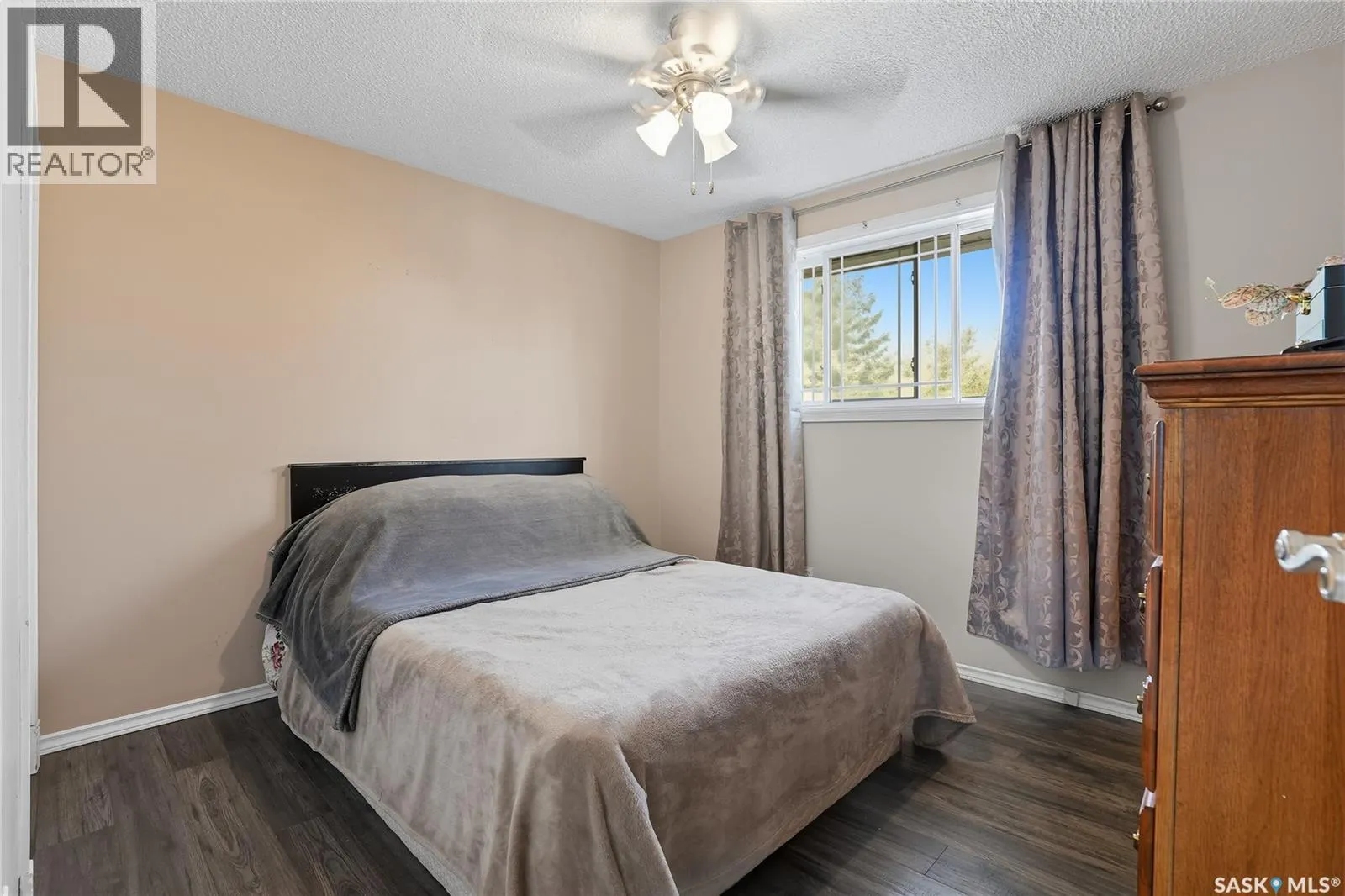 266 Lloyd CRESCENT
