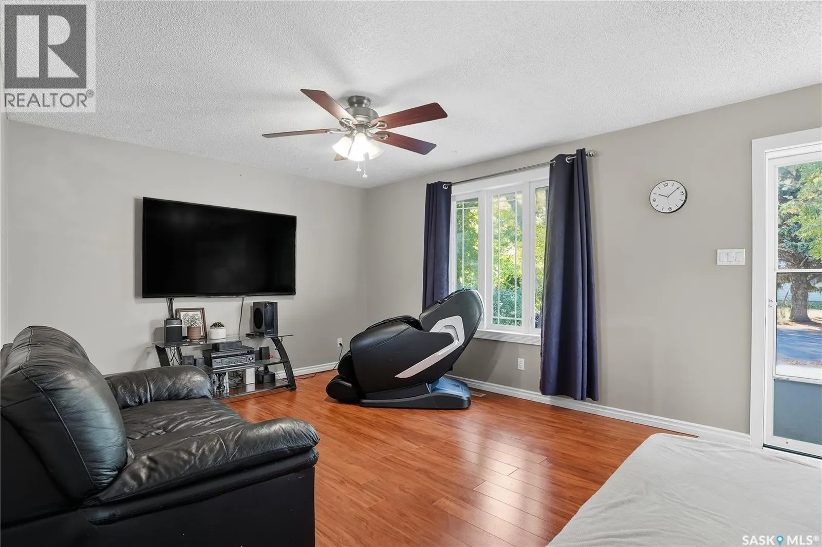 266 Lloyd CRESCENT