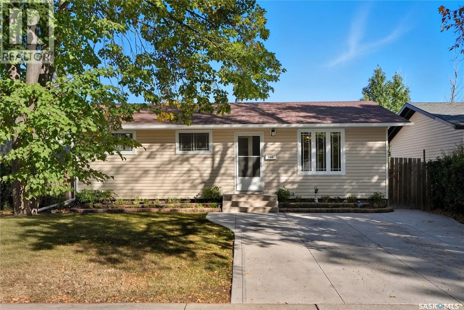 266 Lloyd CRESCENT
