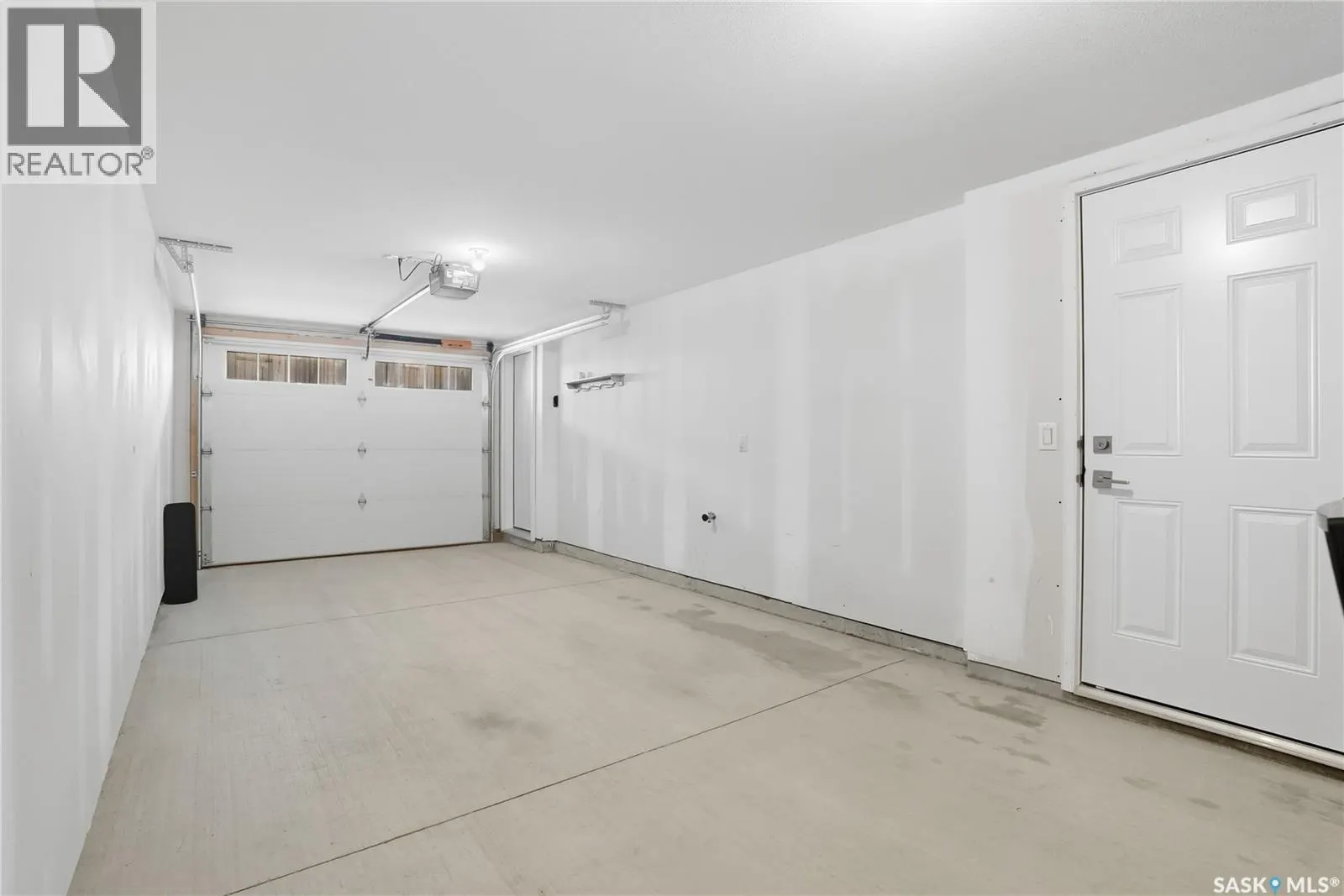 210 315 Dickson CRESCENT