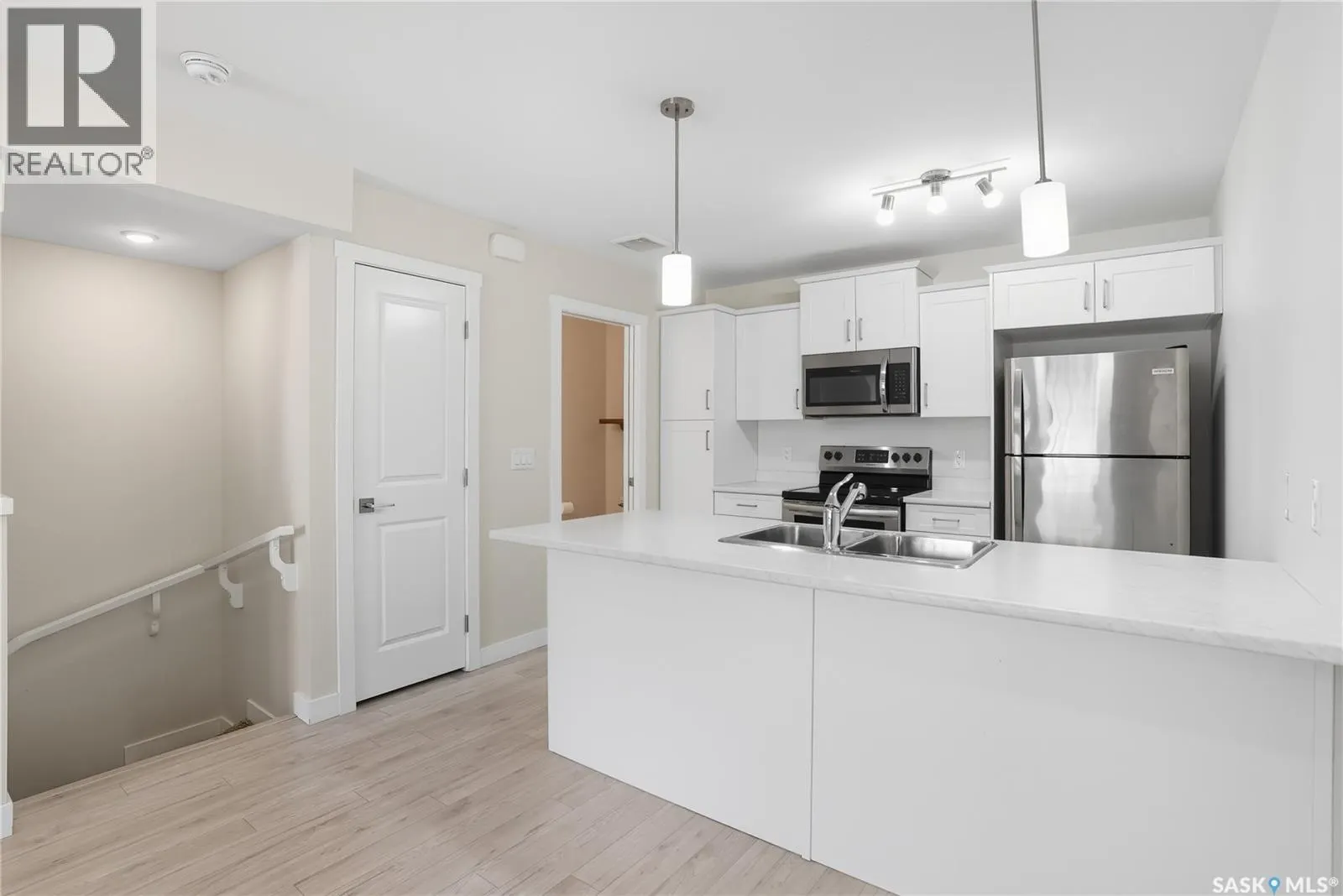 210 315 Dickson CRESCENT