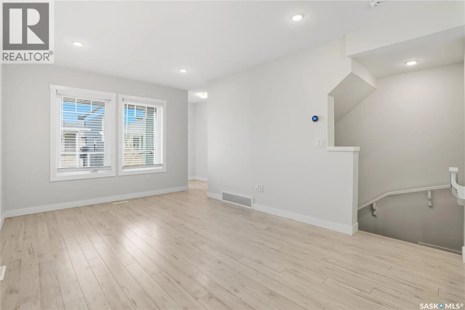 210 315 Dickson CRESCENT