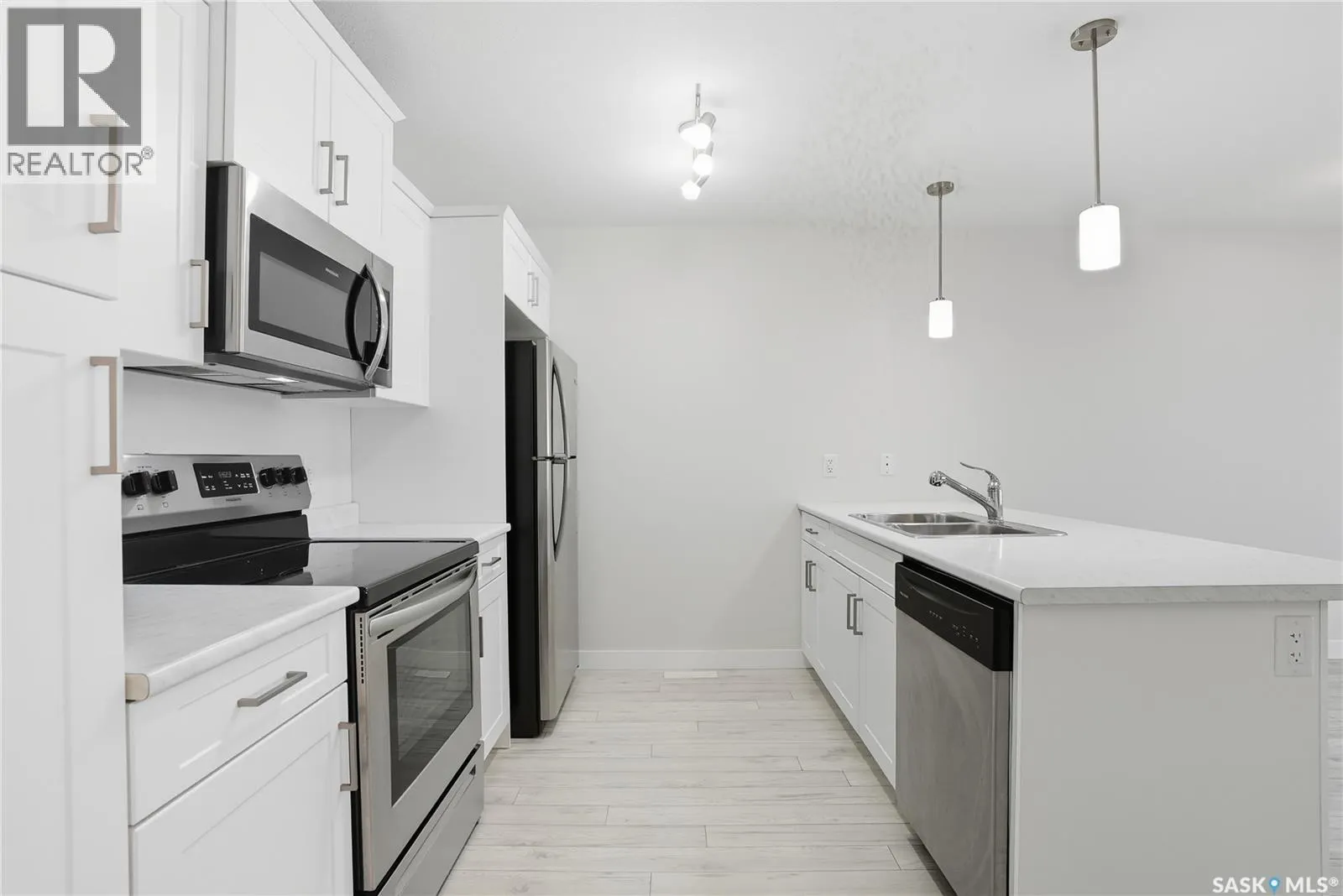 210 315 Dickson CRESCENT