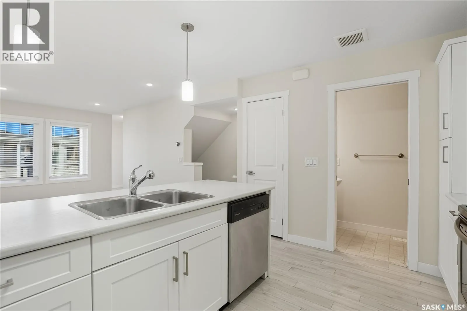 210 315 Dickson CRESCENT