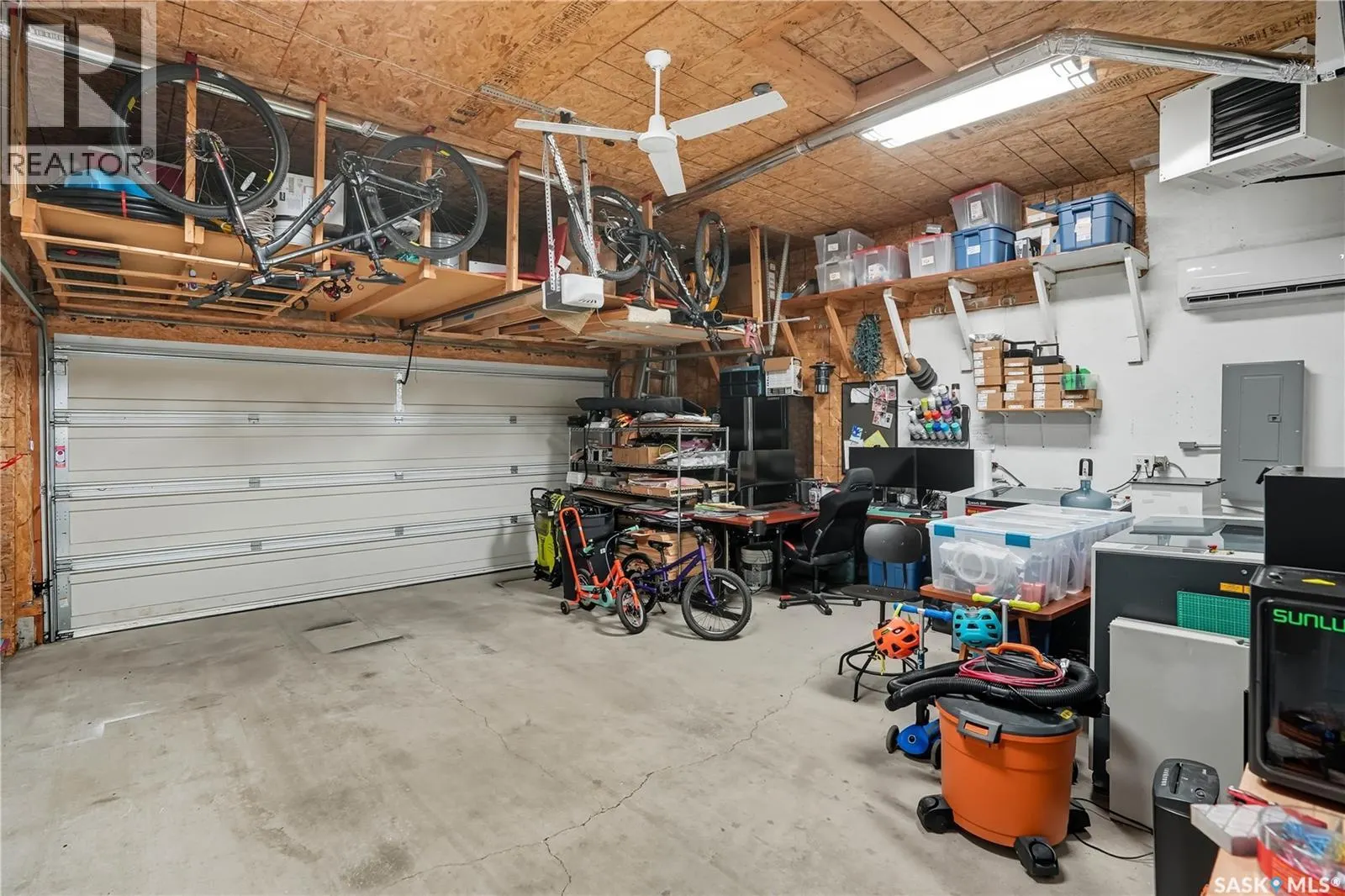 1114 Degelman DRIVE