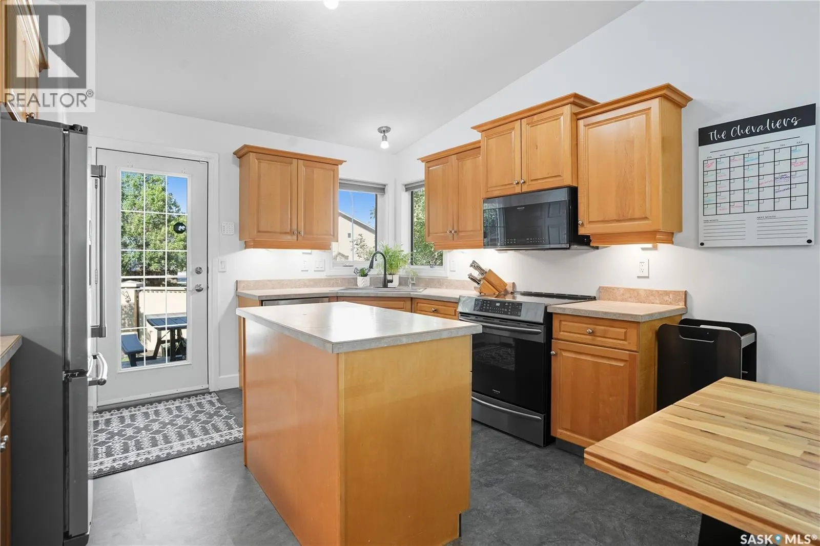 1114 Degelman DRIVE