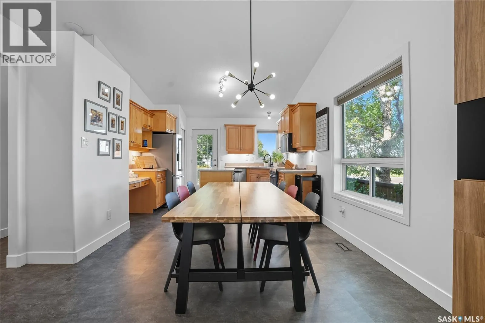 1114 Degelman DRIVE