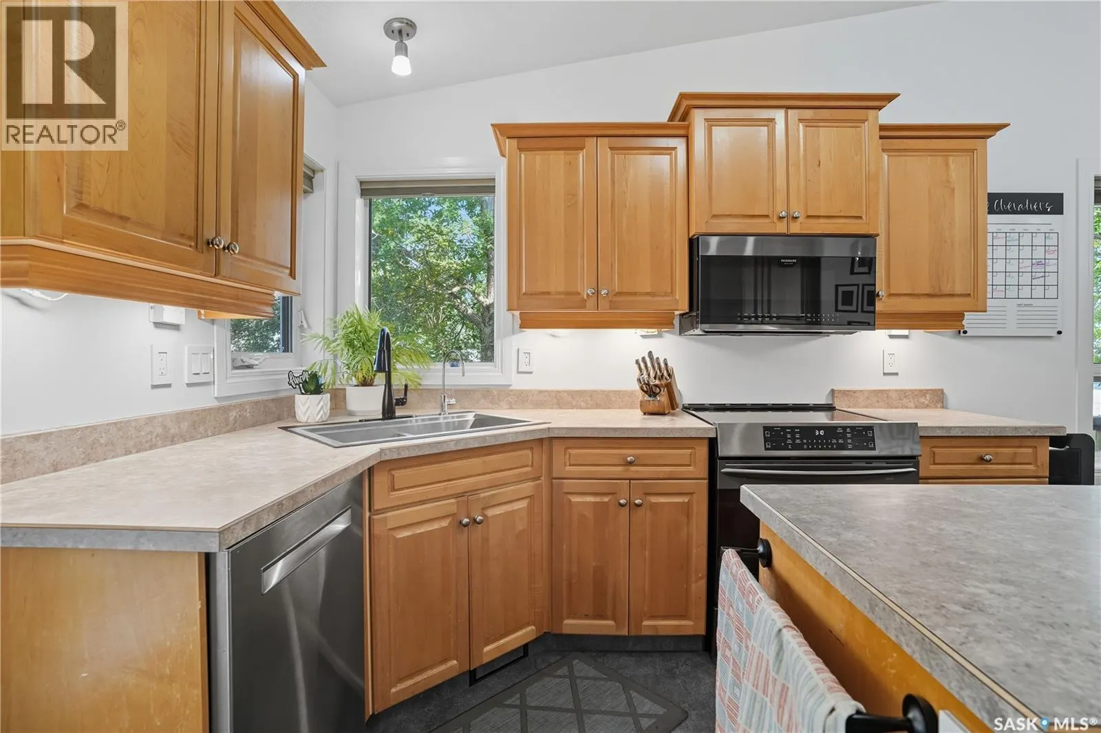 1114 Degelman DRIVE