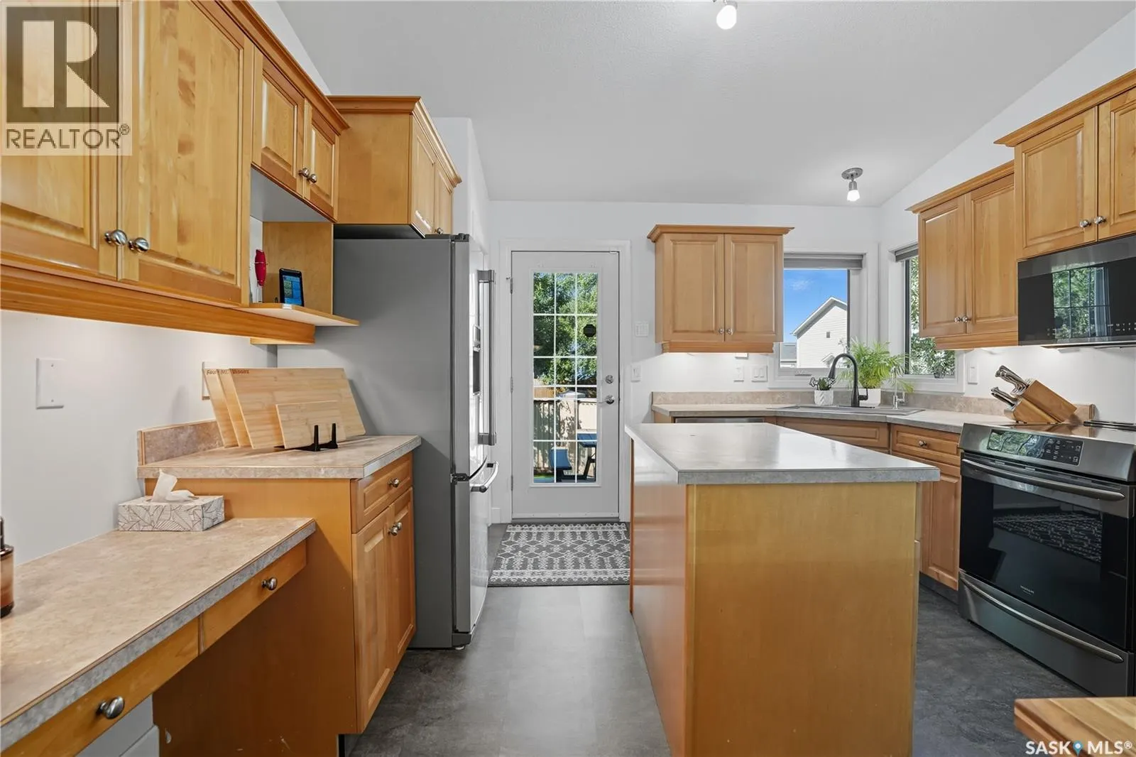 1114 Degelman DRIVE