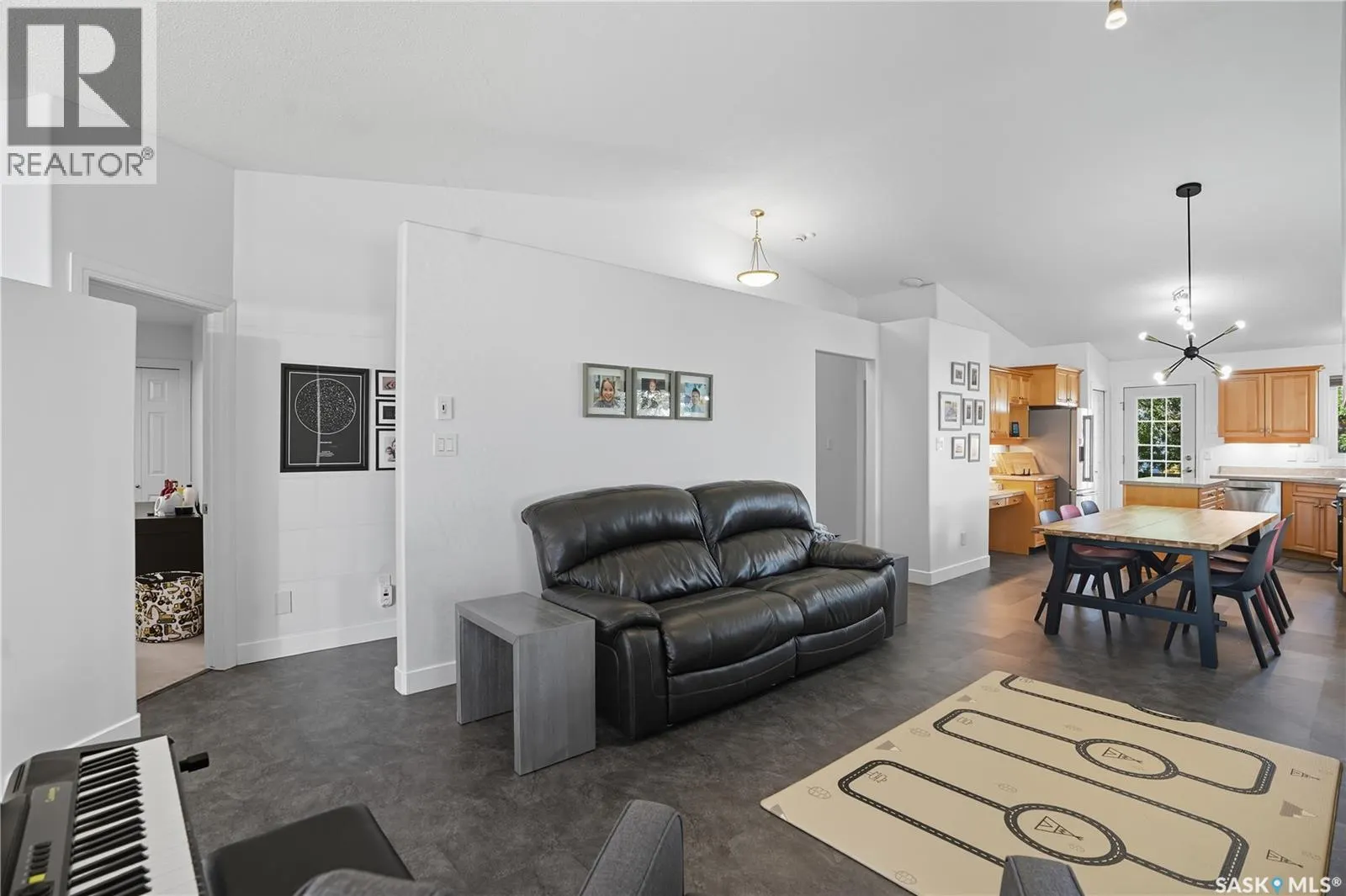 1114 Degelman DRIVE