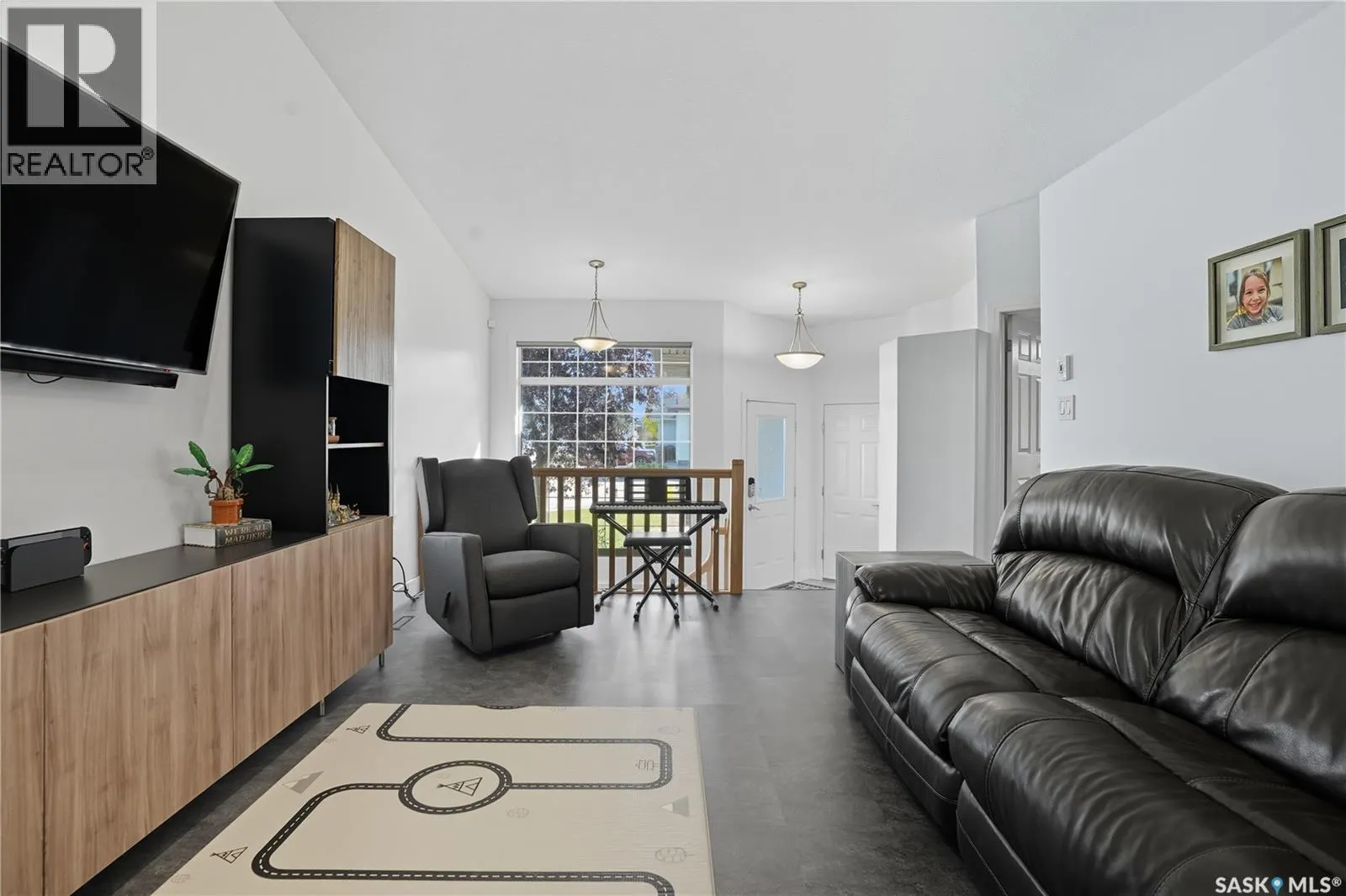 1114 Degelman DRIVE