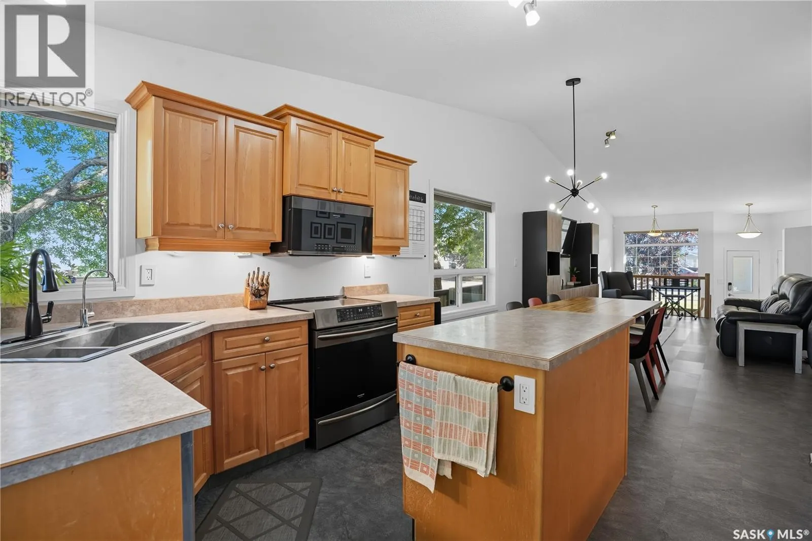 1114 Degelman DRIVE