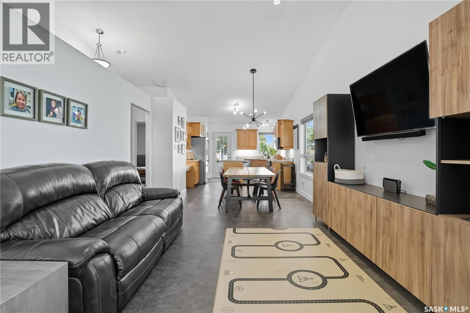 1114 Degelman DRIVE