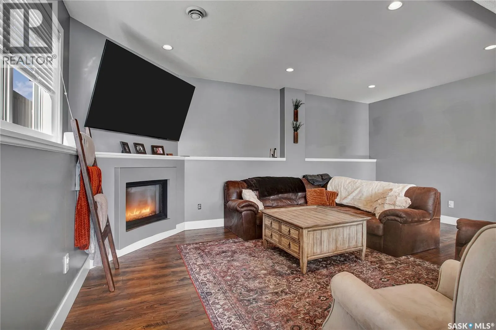 406 Hogan WAY