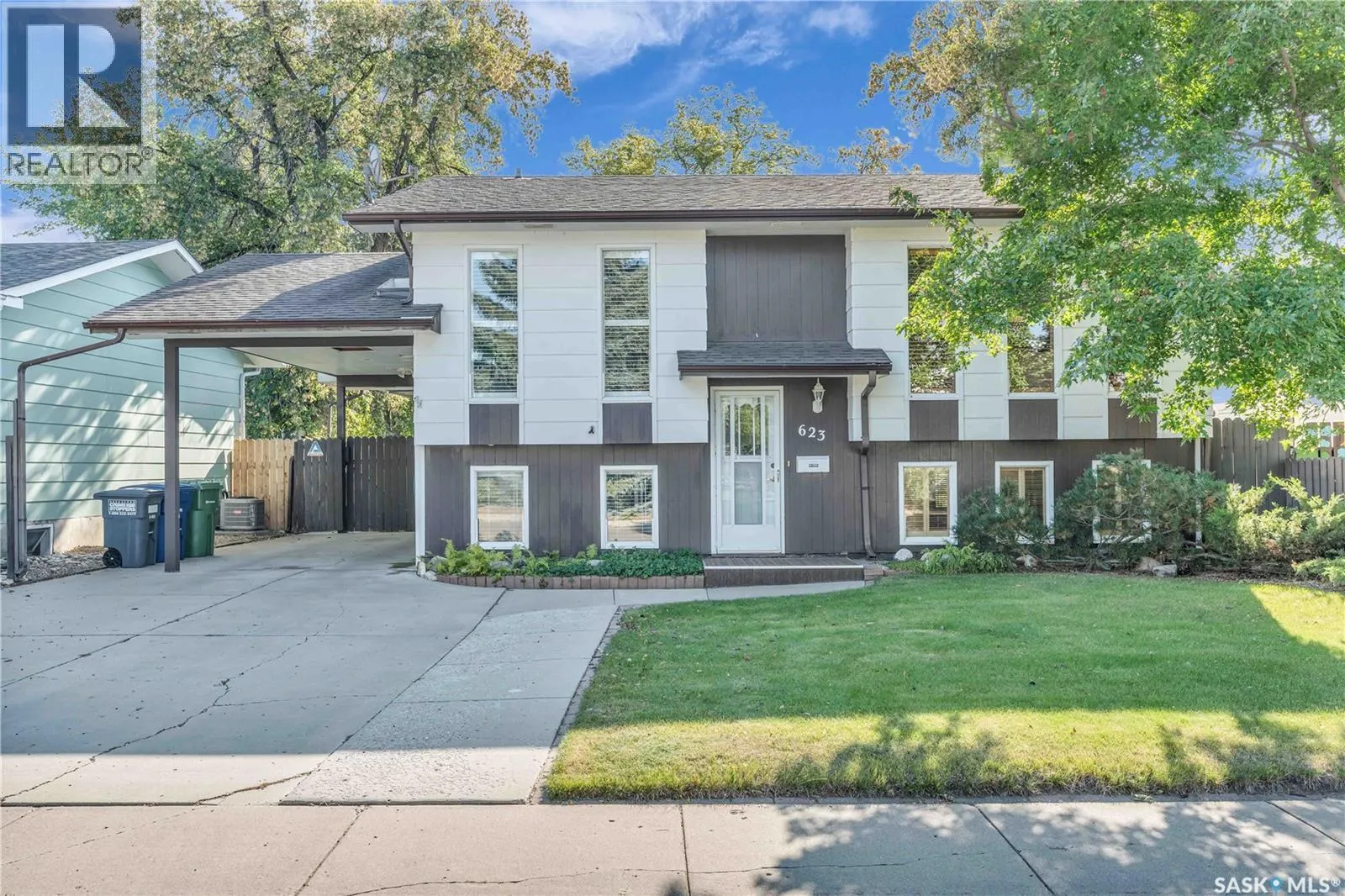 623 Priel CRESCENT