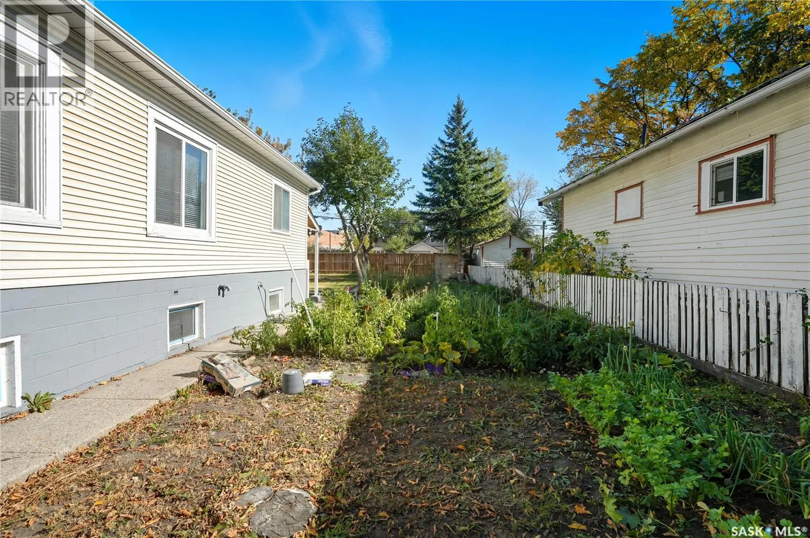 114 E AVENUE S