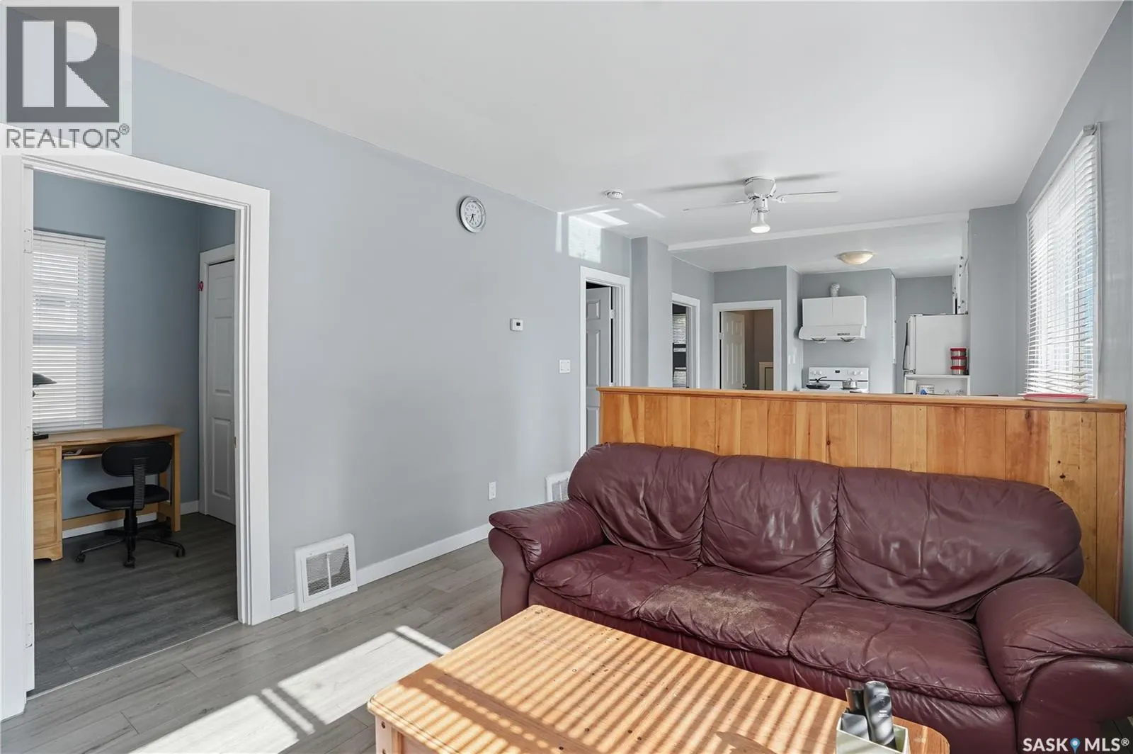 114 E AVENUE S