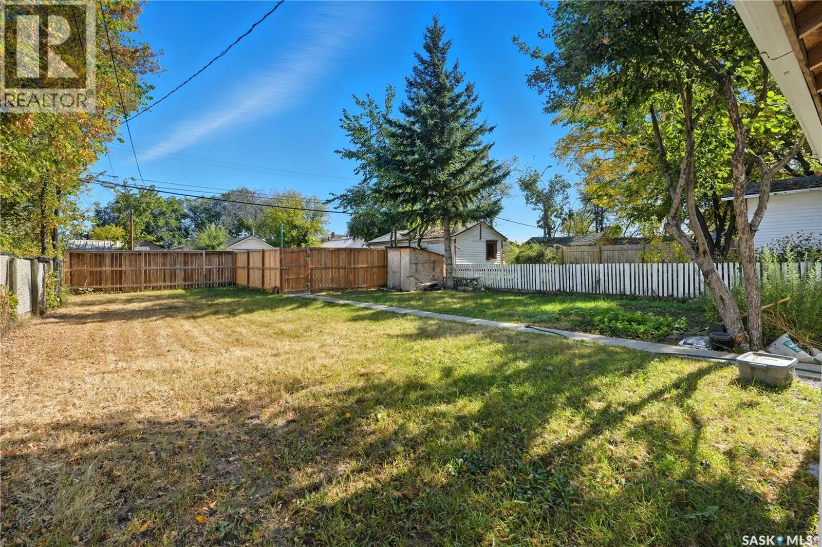 114 E AVENUE S